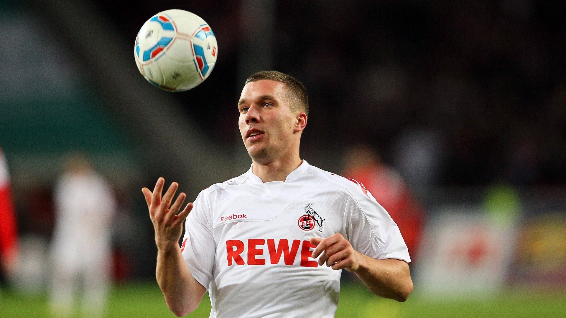 F1赛车赛场焦点！中国队对阵美国队，激战正酣，豪门对决再度上演